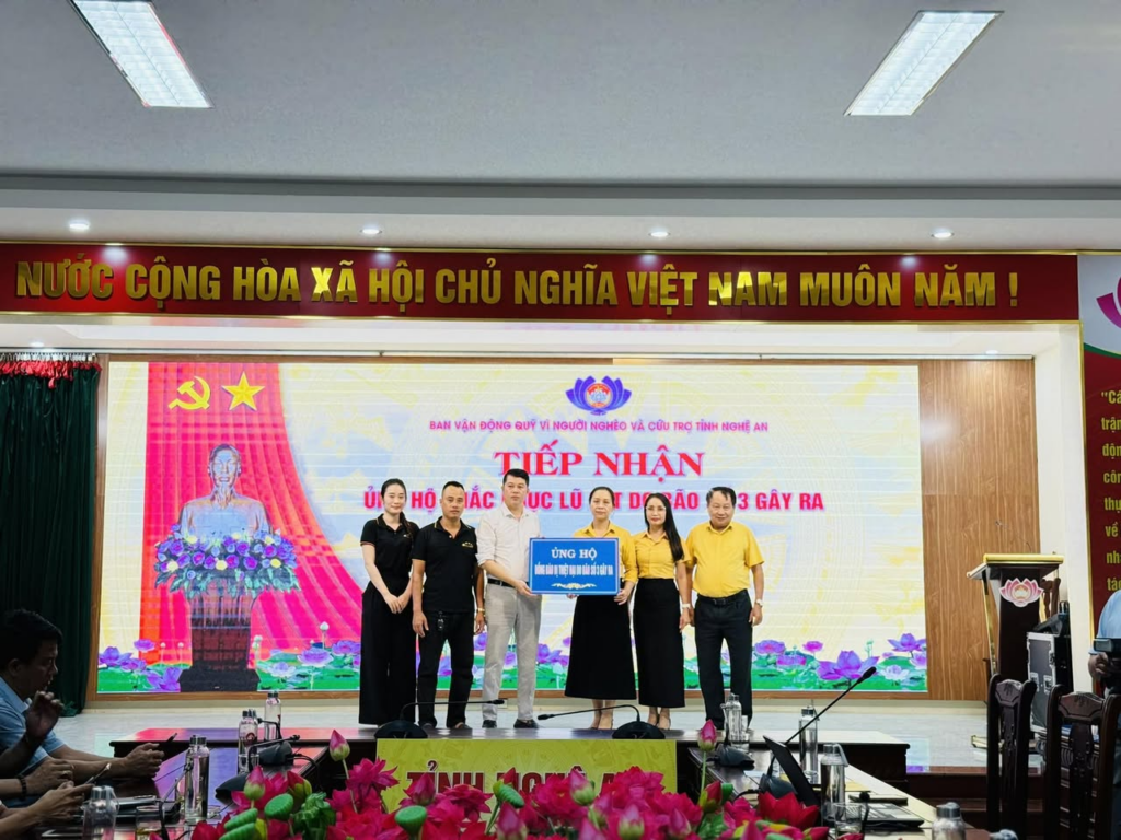 Nhà xe Sao Nghệ chung tay hỗ trợ đồng bào vùng lũ miền Tây Nghệ An